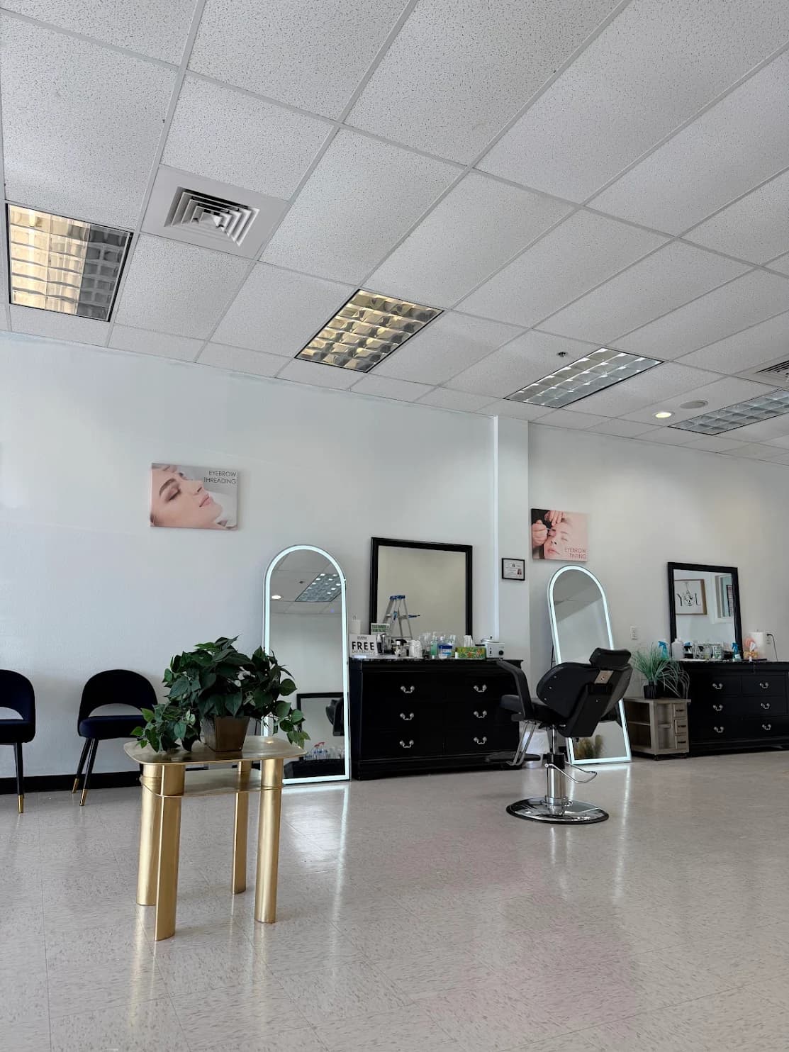 Hollywood Beauty Bar's waiting area and styling stations in Garland, TX